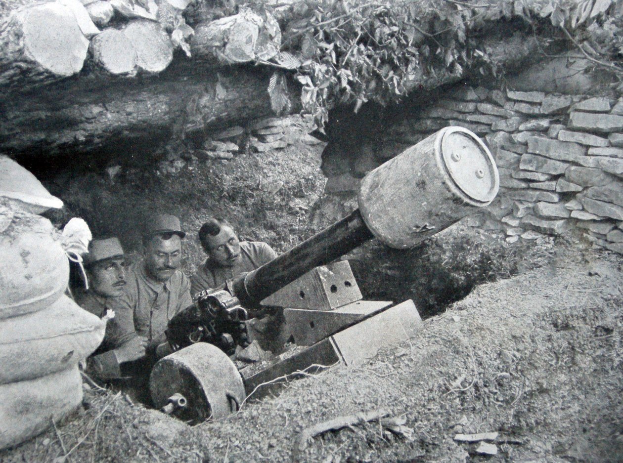 Franse 48 kanon gebruikt om landmijnen te lanceren, 1915 door French Photographer