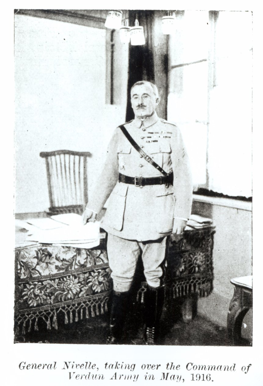 Generaal Robert Nivelle (1856-1924) Neemt het Commando van het Leger over bij Verdun, mei 1916 door French Photographer