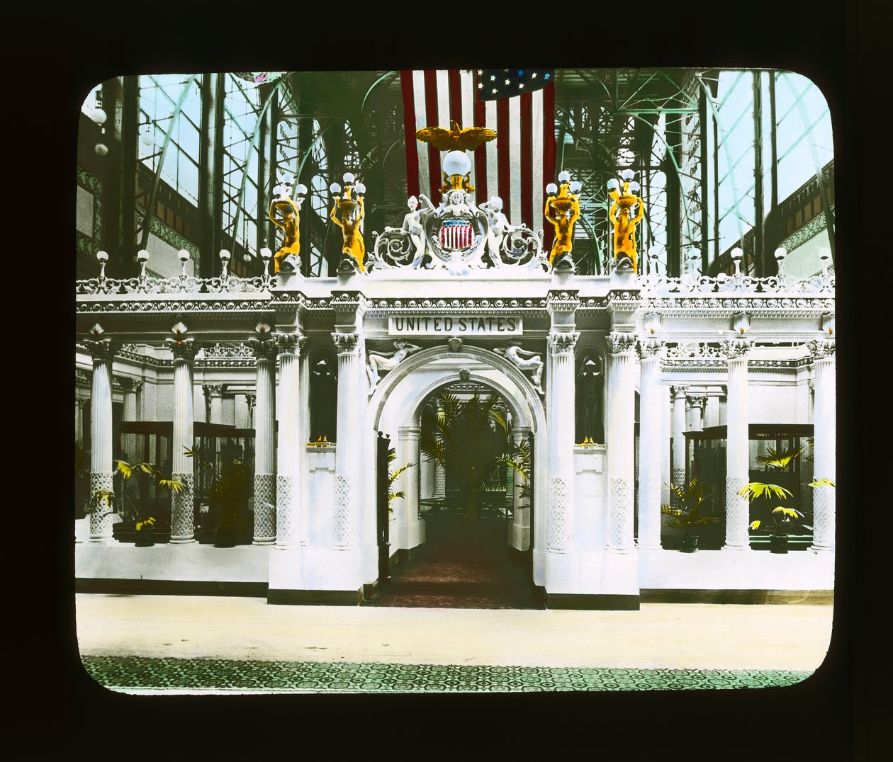 Parijs Expositie: Het Amerikaanse Paviljoen, elektrische sectie, 1900 door French Photographer