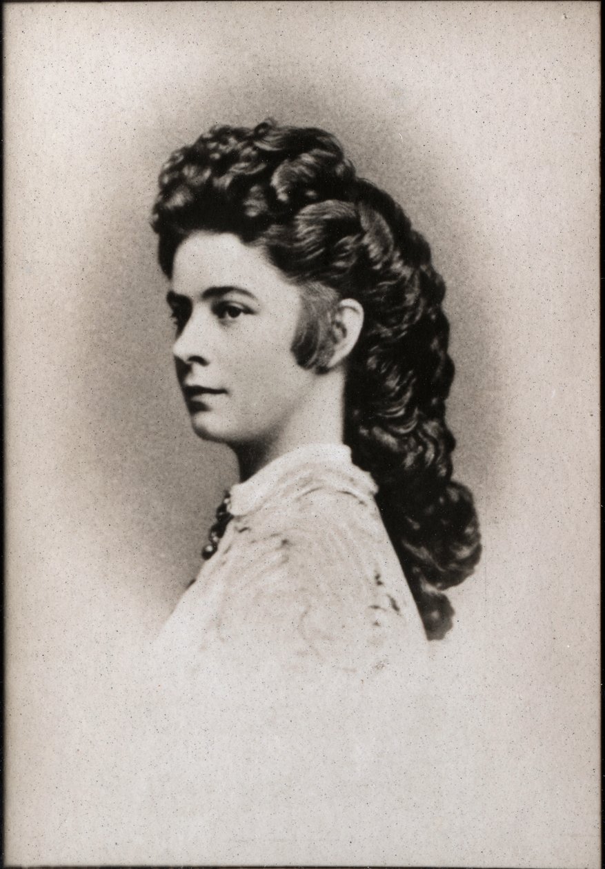 Portret van Elisabeth van Oostenrijk genaamd Sissi (1837-1898), Keizerin van Oostenrijk en Koningin-gemalin van Hongarije door French Photographer