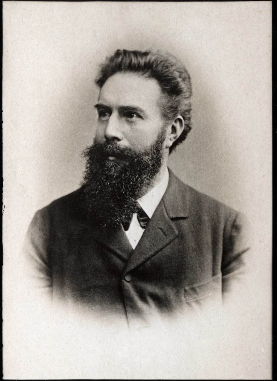 Portret van Wilhelm Conrad Roentgen (1845-1923), Duitse natuurkundige door French Photographer