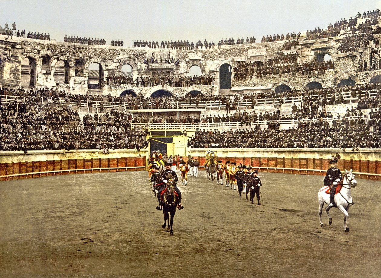 Processie van matadors in het Amfitheater in Nîmes, 1890-1900 door French Photographer
