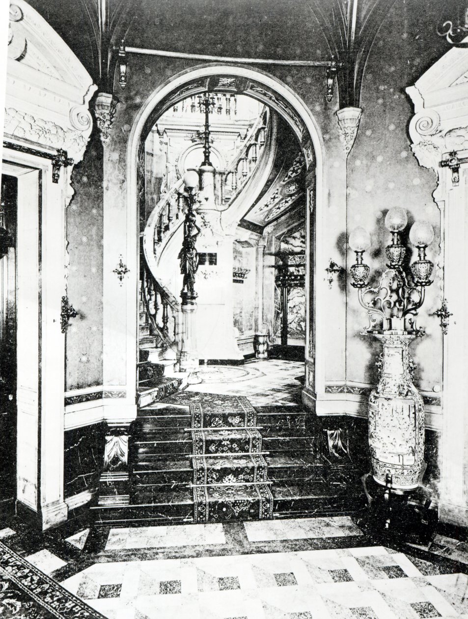 De Vestibule en Onyx Trap in het Hotel de Paiva door French Photographer