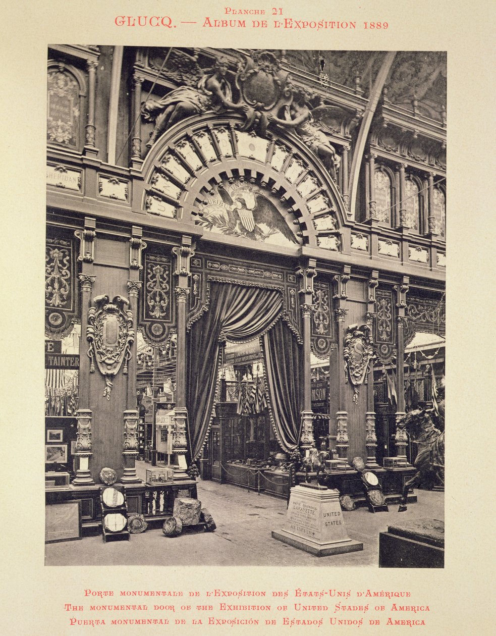 De monumentale deur van de tentoonstelling van de Verenigde Staten van Amerika, uit 