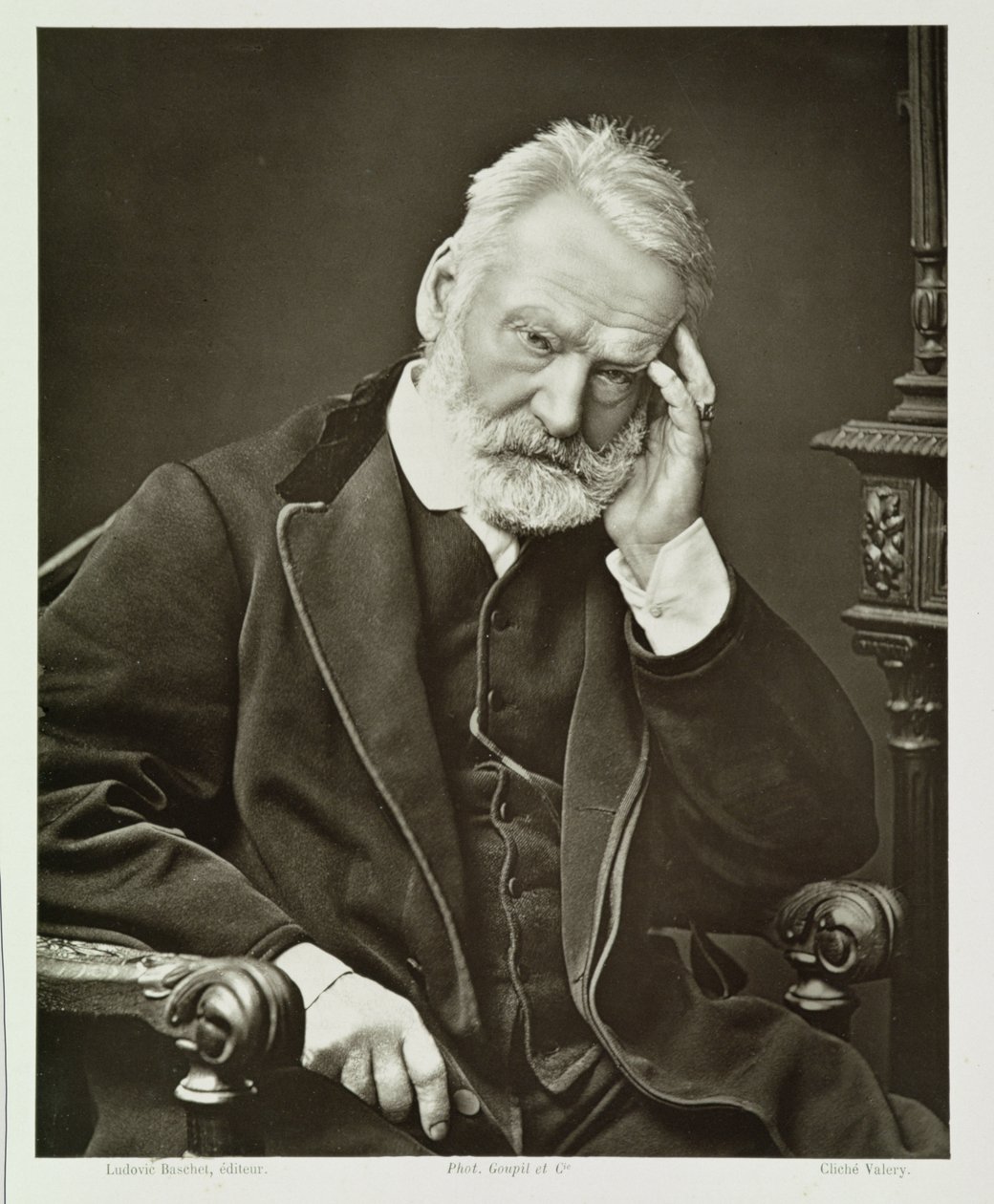 Victor Hugo (1802-85), uit Galerie Contemporaine, ca. 1874-78 door French Photographer