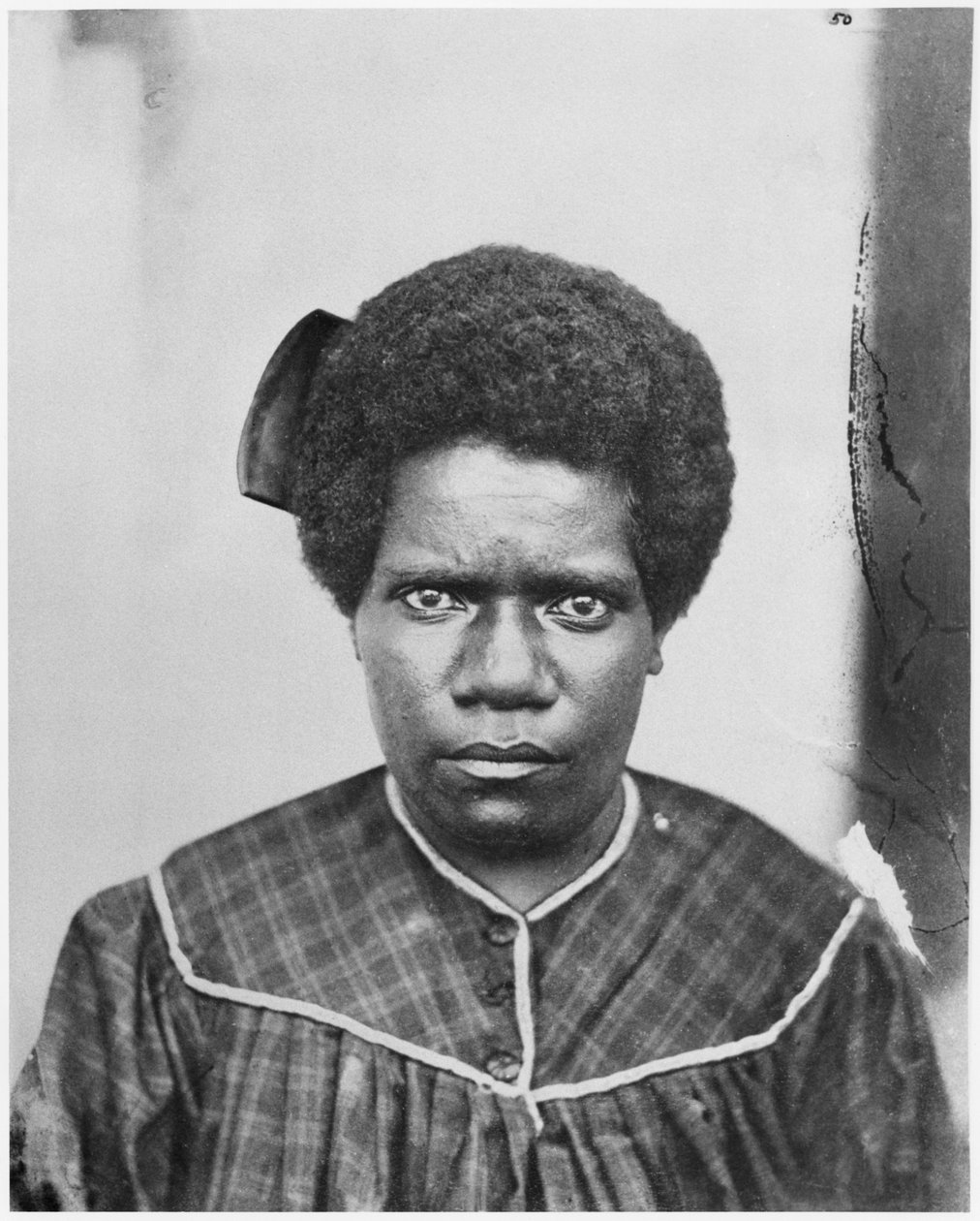 Vrouw van de stam Houailou, Nieuw-Caledonië, 1870 door French Photographer