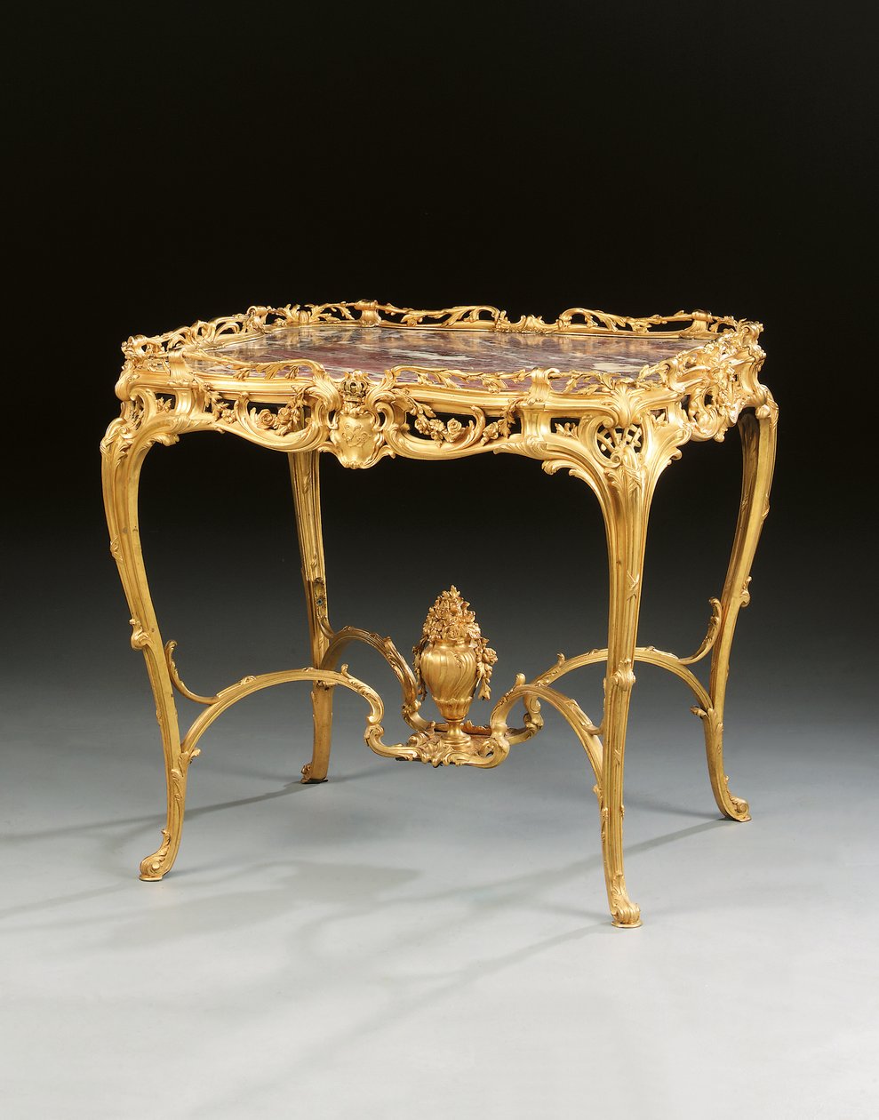Een Napoleon III midden tafel, door Maison Millet, Parijs, ca. 1860 door French School