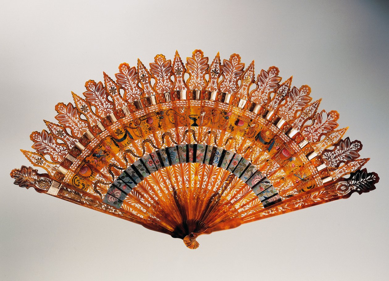 Brisé (gebroken) handwaaier met hoorn, rood ivoor, parelmoer en schildpad ribben, Charles X periode (1824-1830), Frankrijk door French School