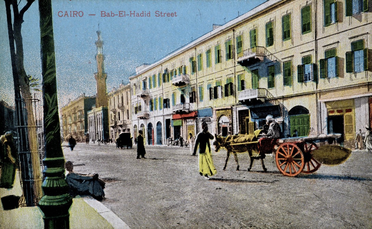 Caïro ansichtkaart: Bab El Hadid Straat, ca. 1900 (ansichtkaart) door French School
