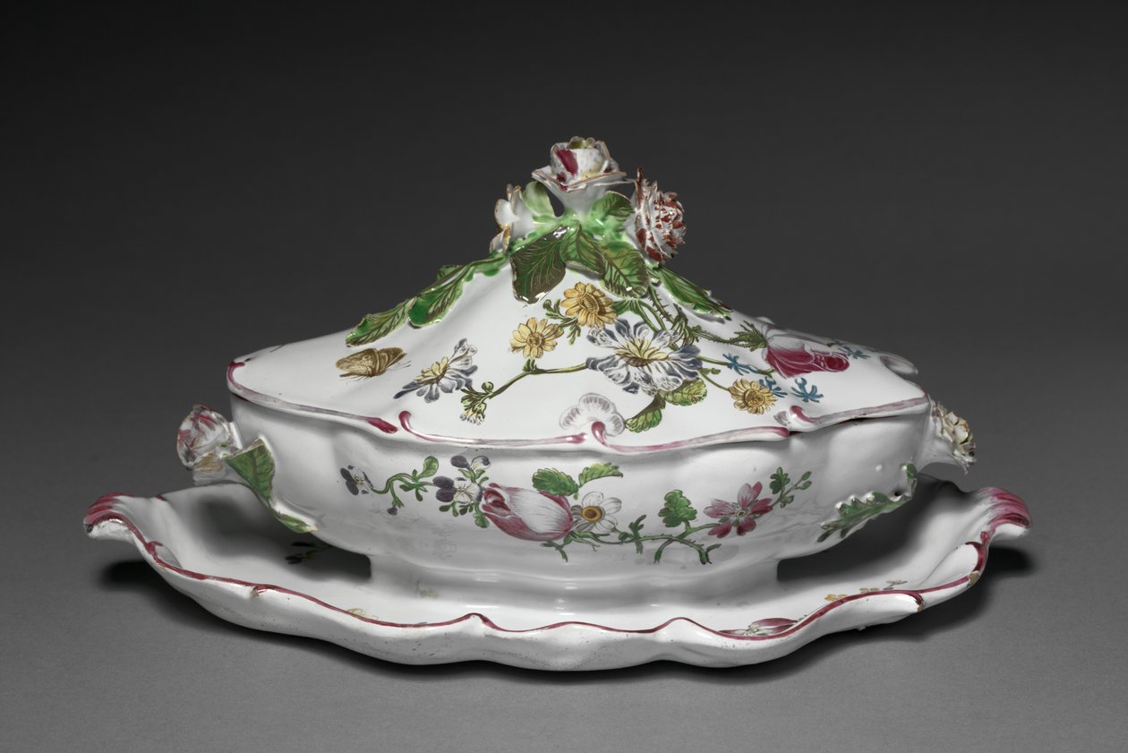 Gedekte sauskom met vaste standaard, fabrikant Veuve Perrin Factory, ca. 1765 door French School