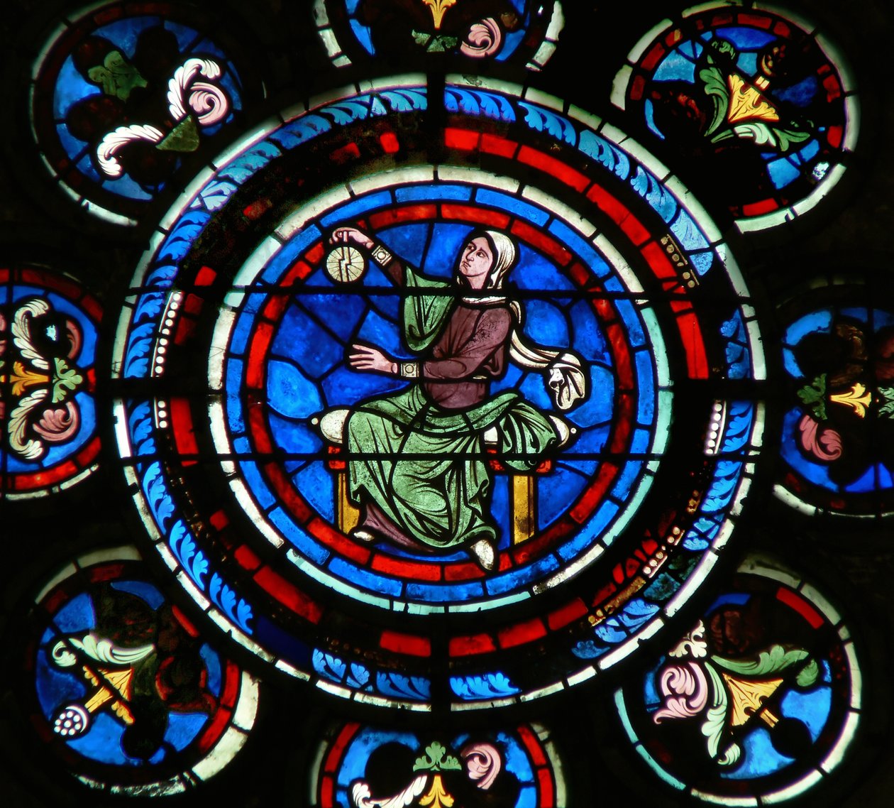 Detail (het noordelijke roosvenster) met Astronomie van de Vrije Kunsten door French School