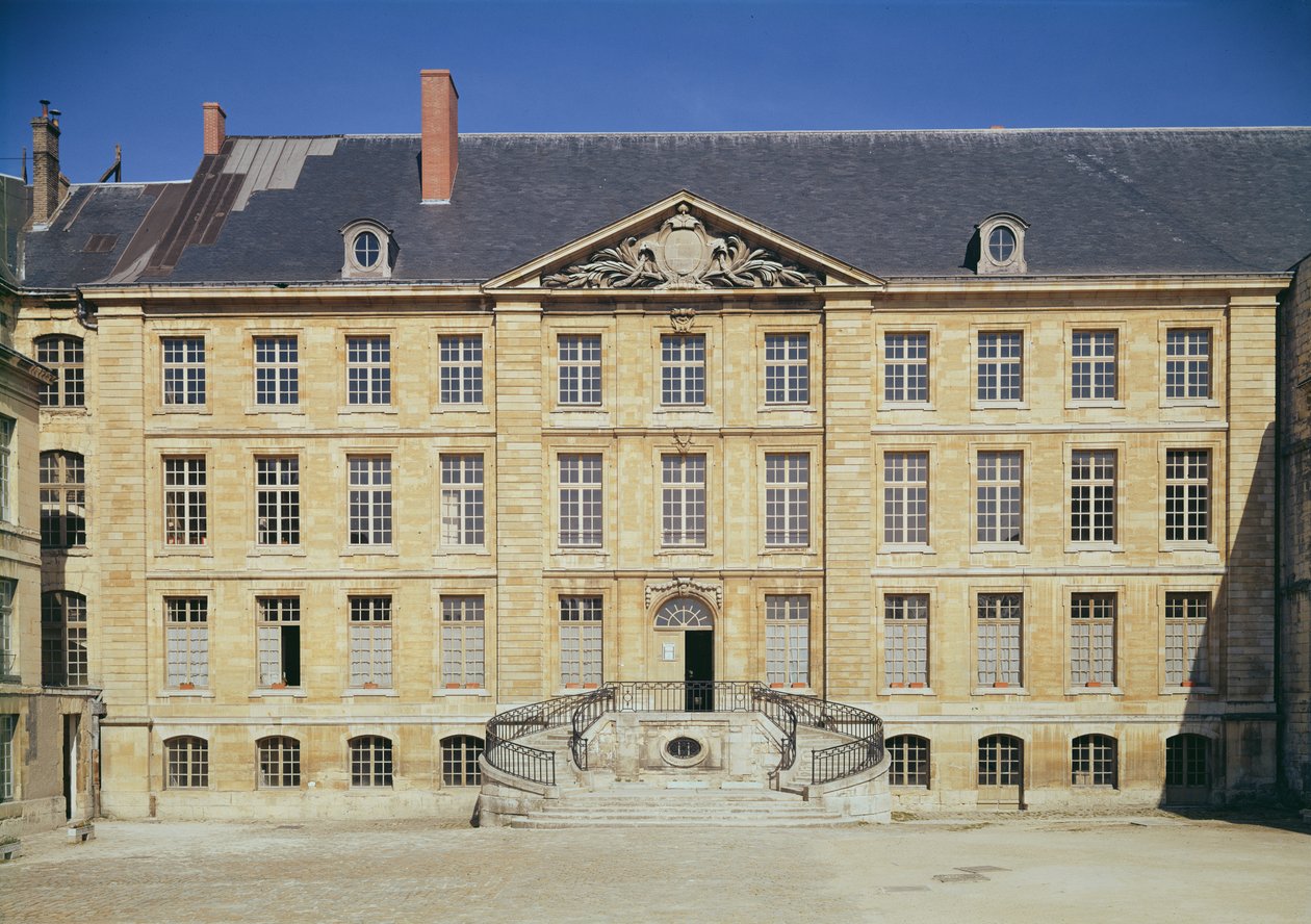 Buitenzicht van het Musée Saint-Remi door French School