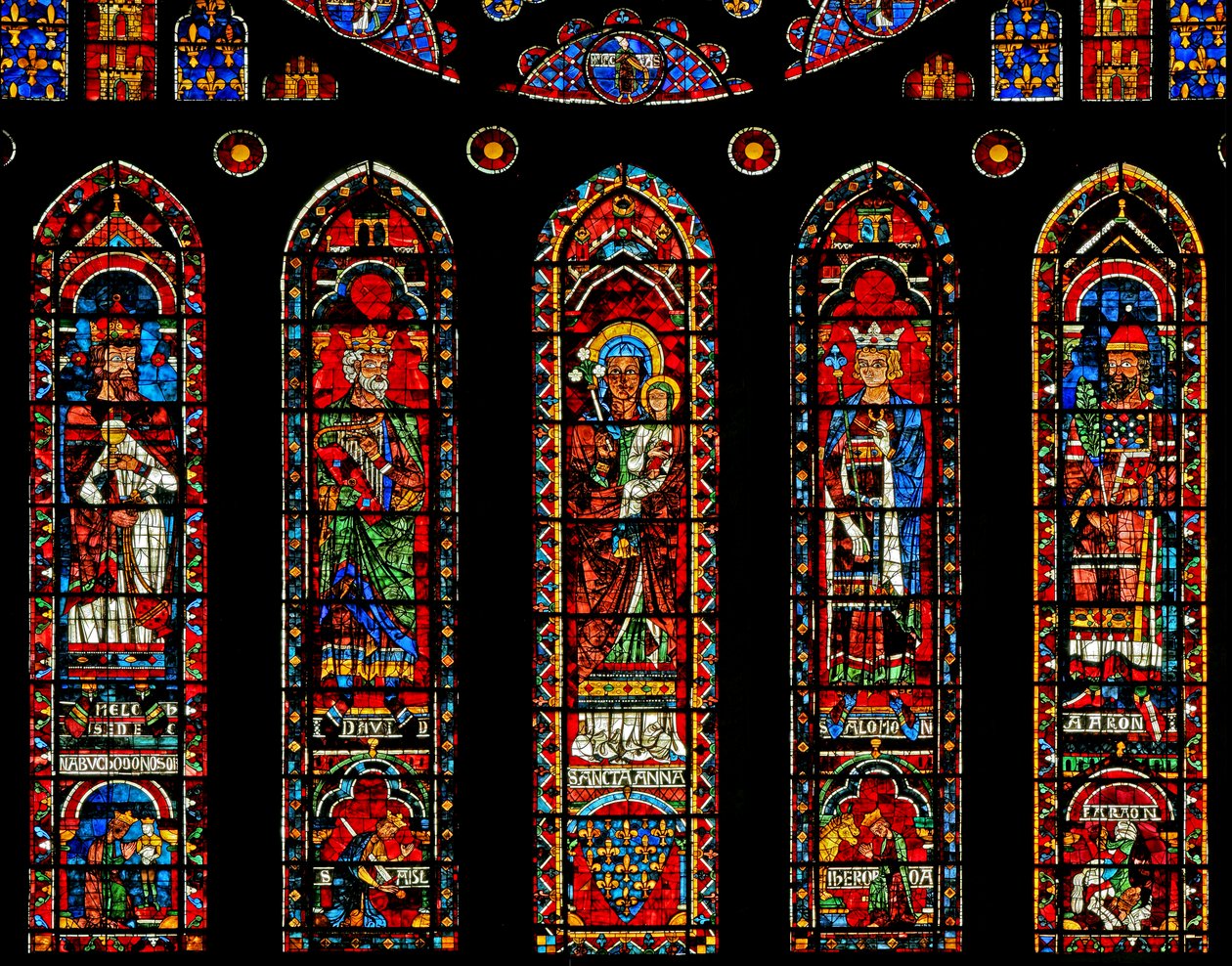 Figuren onder het noordelijke roosvenster: Melchisedek, David, St. Anna, Salomo, Aaron en scènes door French School
