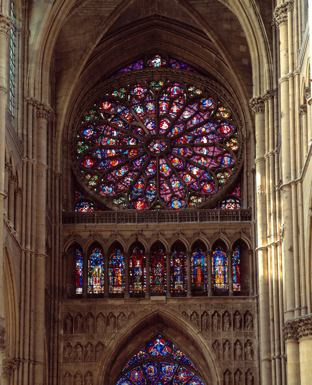 Gotische architectuur: uitzicht op de rozet van de Notre-Dame kathedraal van Reims door French School