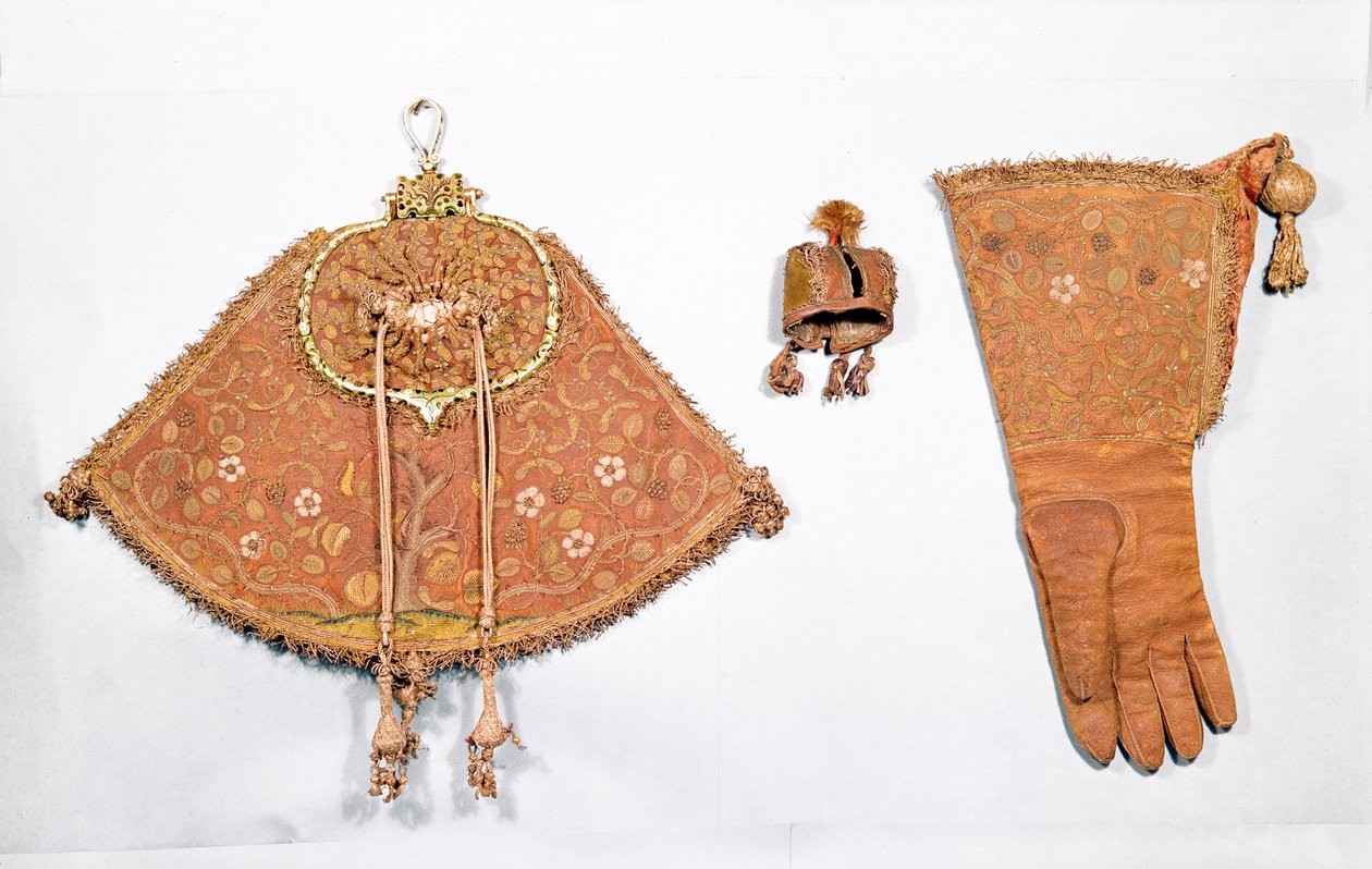 Valkenjacht set van buidel, handschoen en kap, Frans, 1600-25 door French School