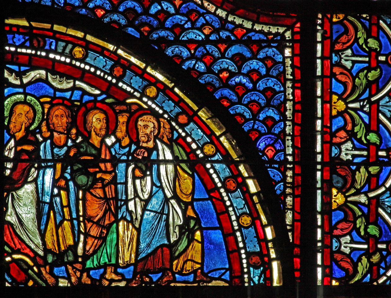 Het Maria Magdalena-raam: Maria vertelt de discipelen over de Opstanding door French School