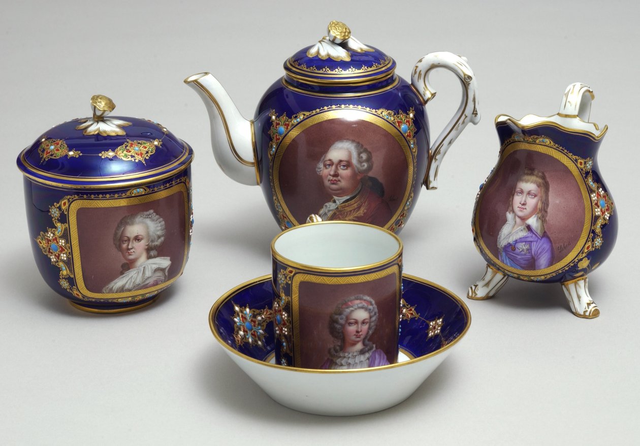 Deel van een theeservies met portretten van Lodewijk XVI en Marie Antoinette, Sevres, Frankrijk, ca. 1789 door French School