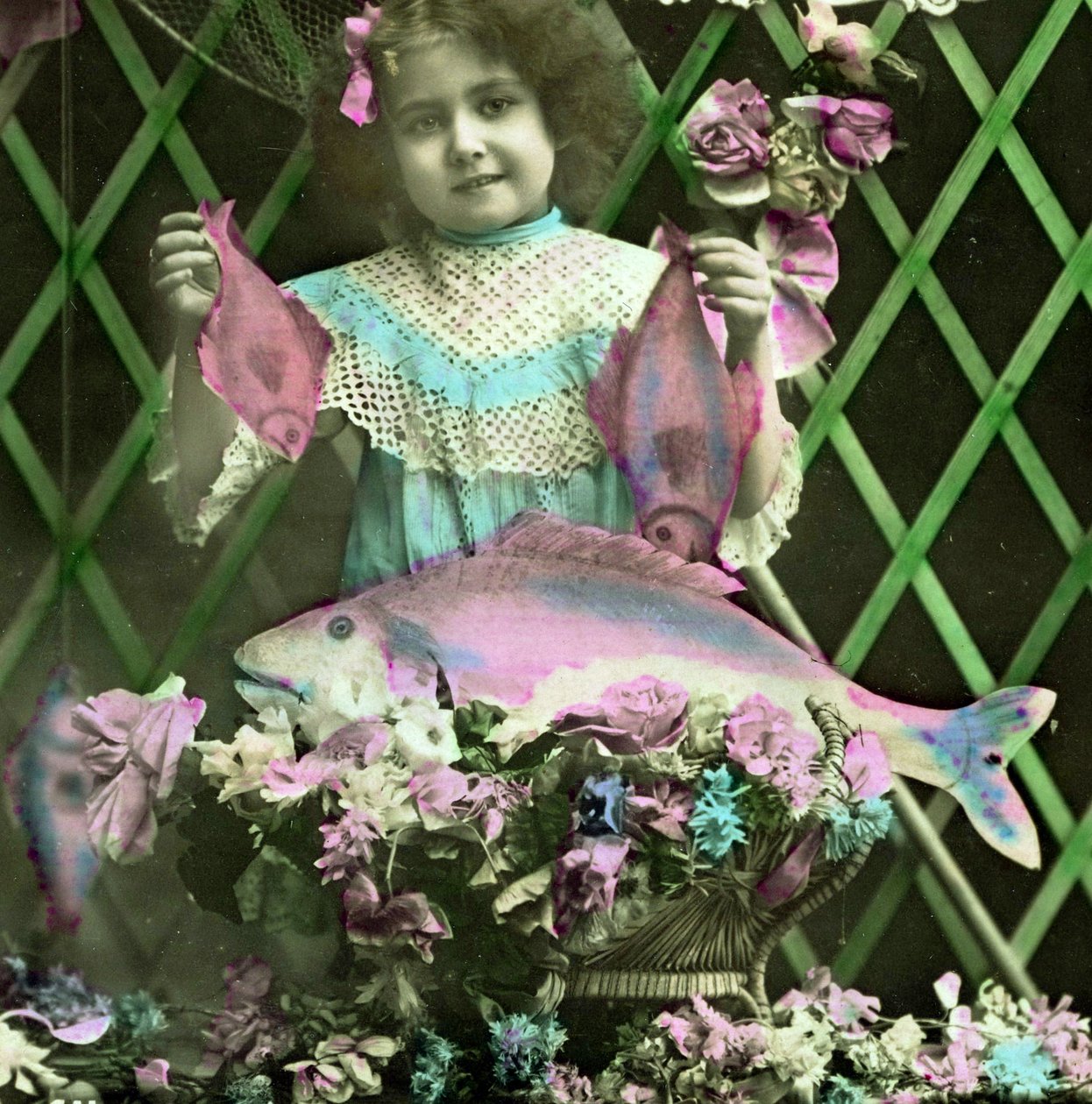 Portret van een meisje met vis ca. 1898 door French School