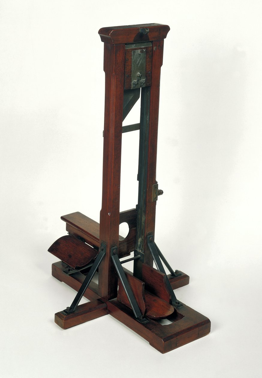 Verminderd model van een guillotine (hout en metaal) door French School
