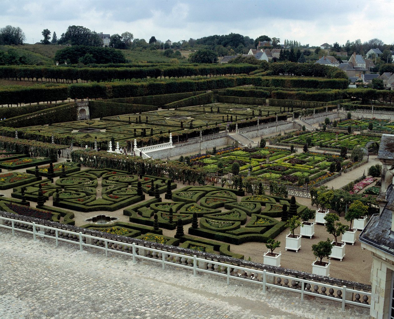 Renaissance architectuur: uitzicht op de tuinen van het kasteel van Villandry door French School
