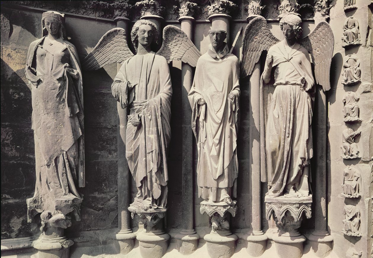 St. Nicasius met engelen, Jamb-figuren van het westportaal door French School