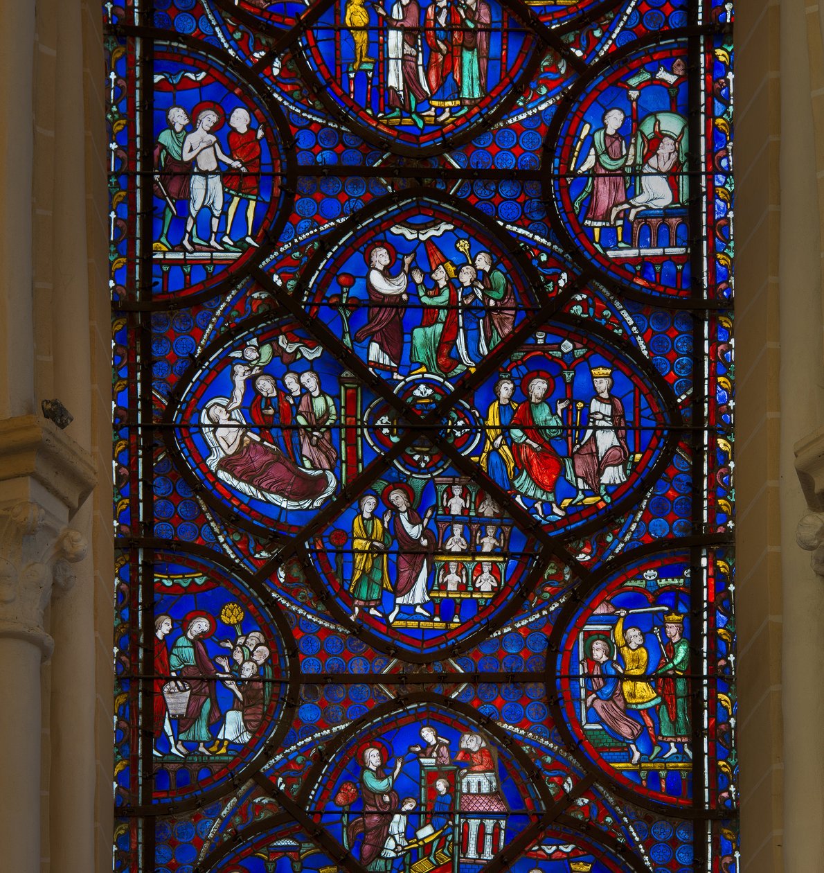 Glas-in-lood van de kathedraal van Chartres: detail van het leven van Sint-Thomas door French School