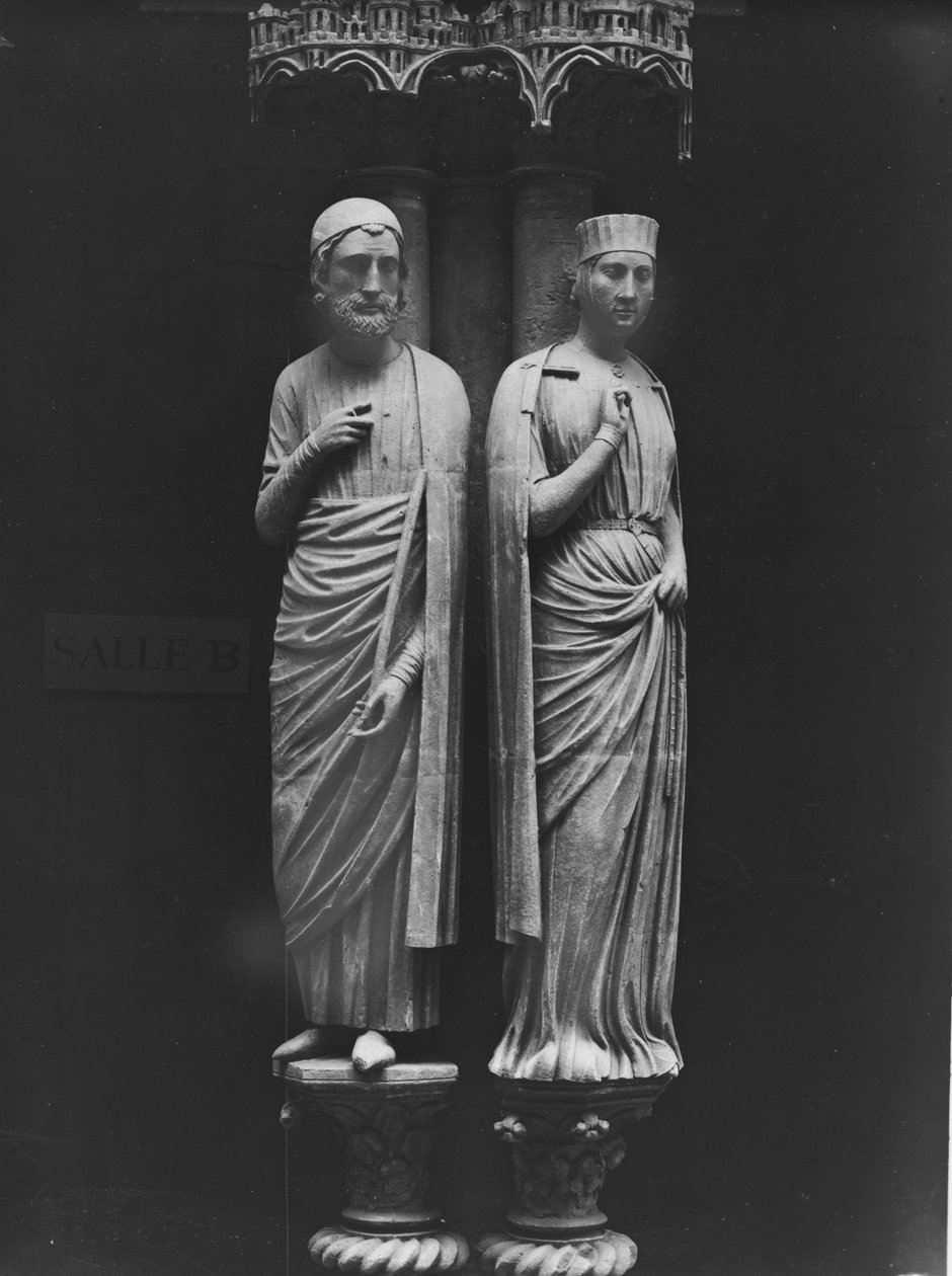 Beelden van Philippe Hurepel (1200-34) Graaf van Clermont en zijn vrouw Mahaut (gest.1260) Gravin van Boulogne en Dammartin, zuilfiguren van het Noordportaal, ca.1230 door French School