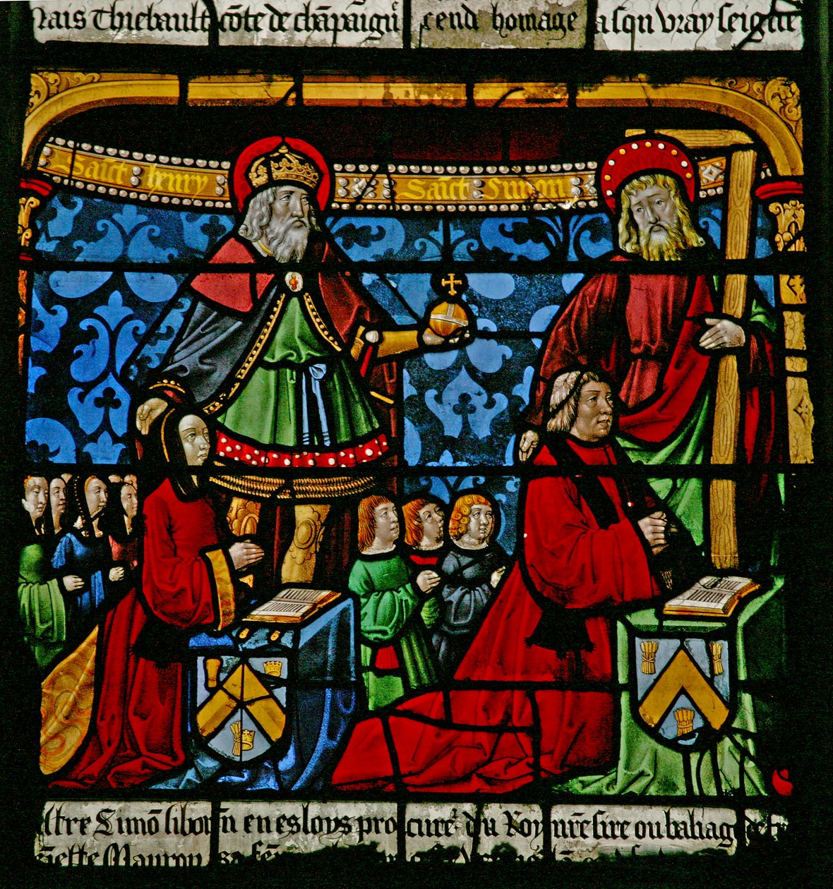Het Sint Louis raam: De schenkers Henriette de Mauroy & Simon Liboron zijn te zien met hun patroonheiligen Sint Hendrik en Simon van Cyrene door French School
