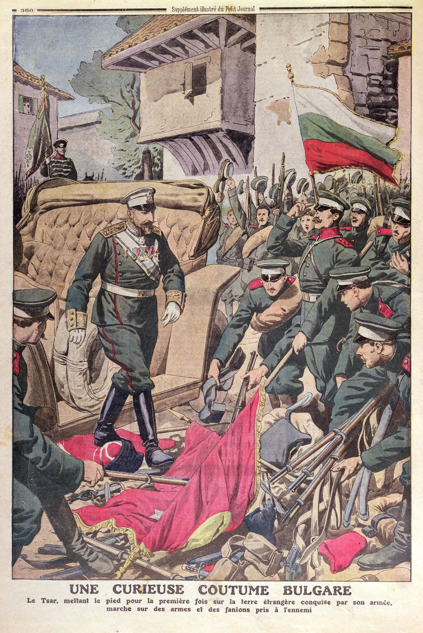 Tsaar Ferdinand I (1861-1948) van Bulgarije loopt over veroverde vlaggen tijdens de Balkanoorlog van 1912, november 1912 door French School
