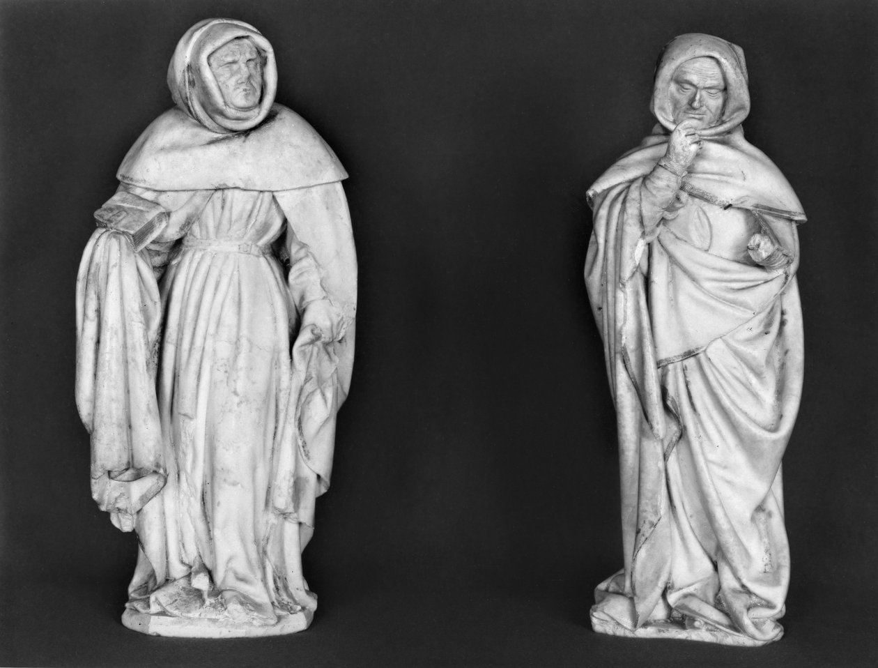 Twee rouwenden, van het graf van Hertog Jean de Berry (1340-1416) c.1450-53 (albast) door French School