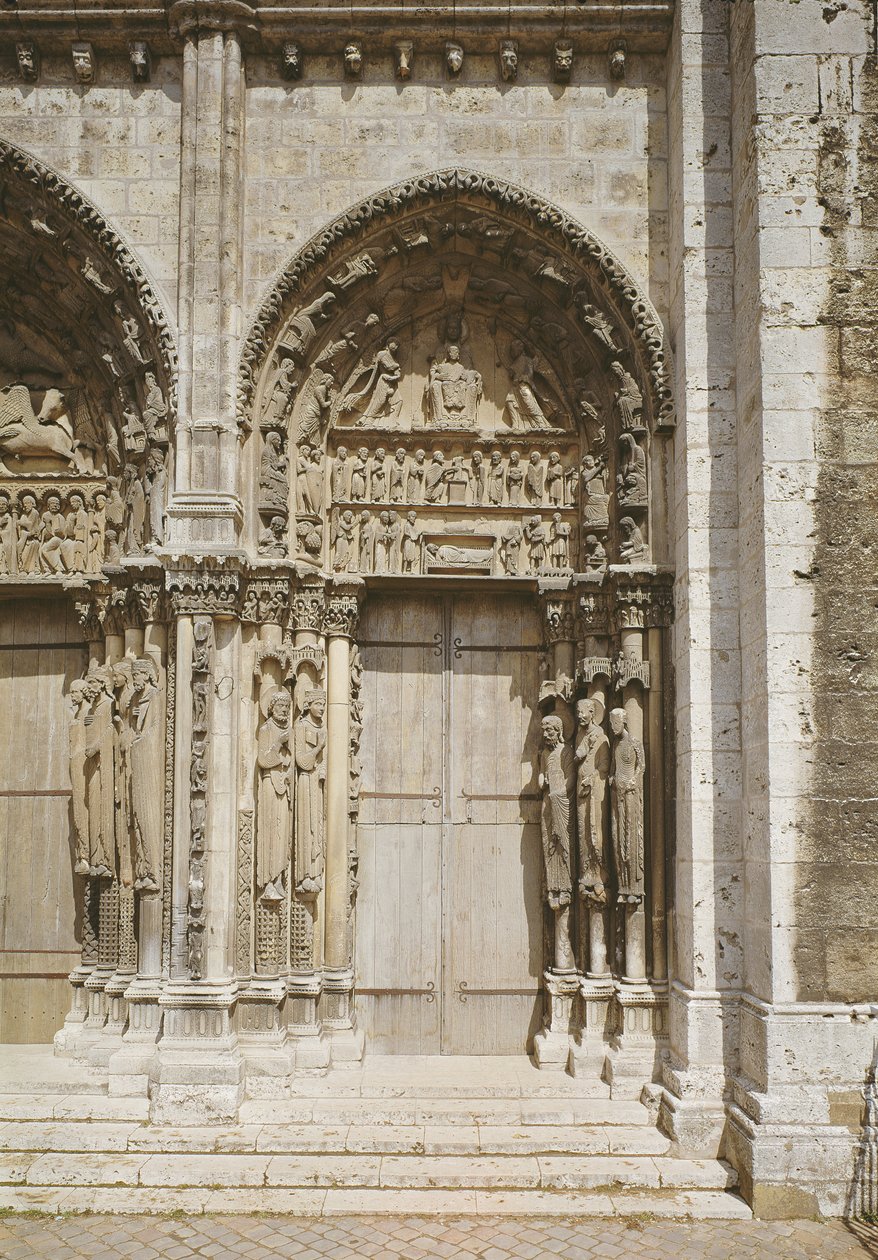 Zicht op de zuidelijke deur van het koninklijke portaal, c.1145-50 door French School