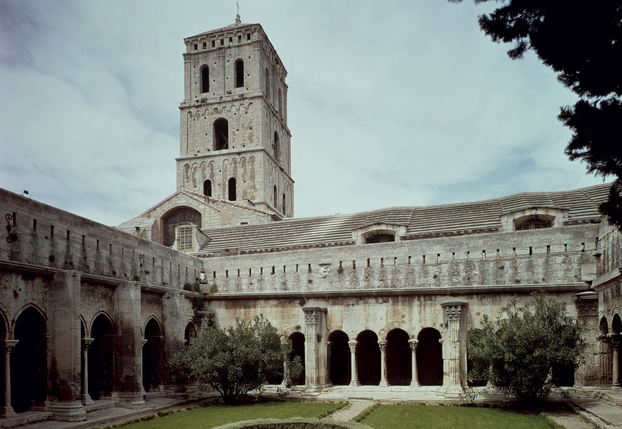 Uitzicht op het klooster door French School