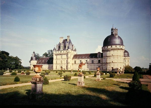 Uitzicht op de oostgevel, bouw begonnen in 1540 door French School