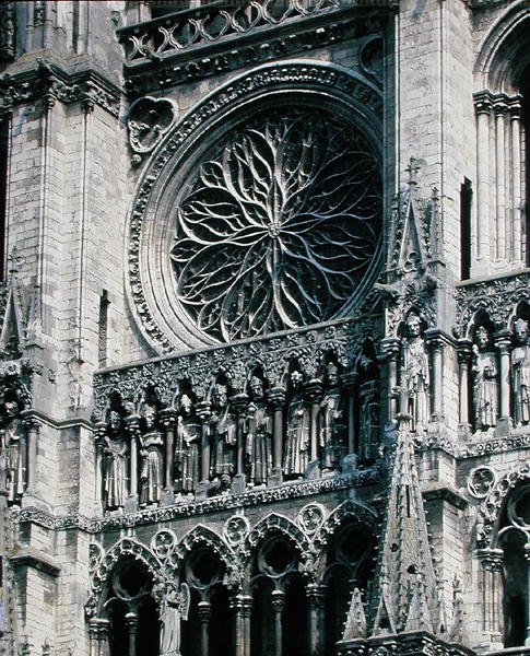 Uitzicht op het roosvenster aan de westgevel, 1225-30 door French School