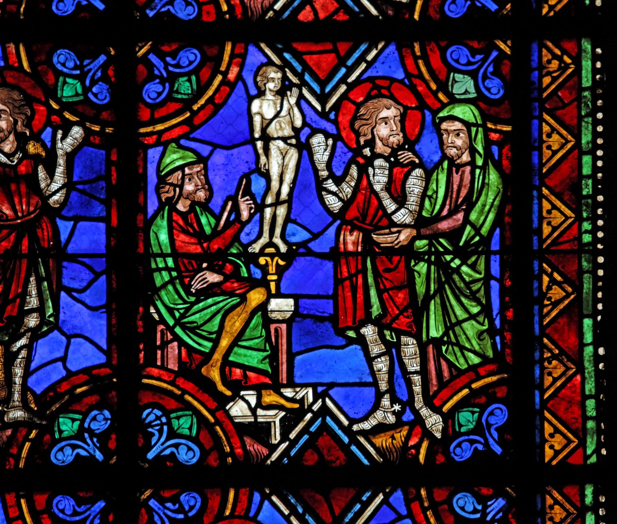 Raam w06 met het verhaal van St. Julianus van Brioude - St. Ferreol, een vriend van Julianus, die stierf tijdens de vervolgingen van Diocletianus, wordt gedwongen afgoden te aanbidden door French School