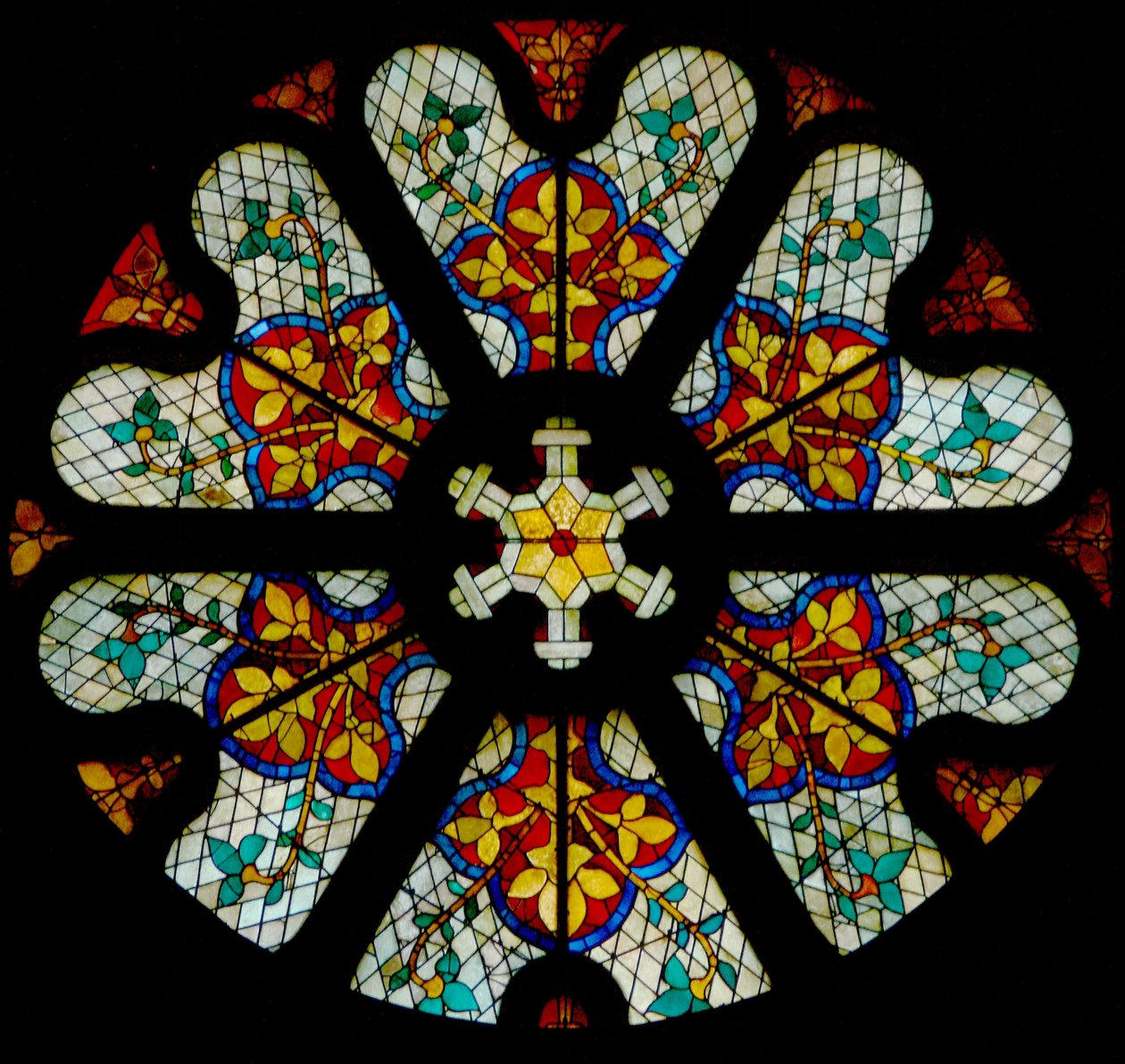 Raam w107, een noordelijke roosvenster met modern glas door French School
