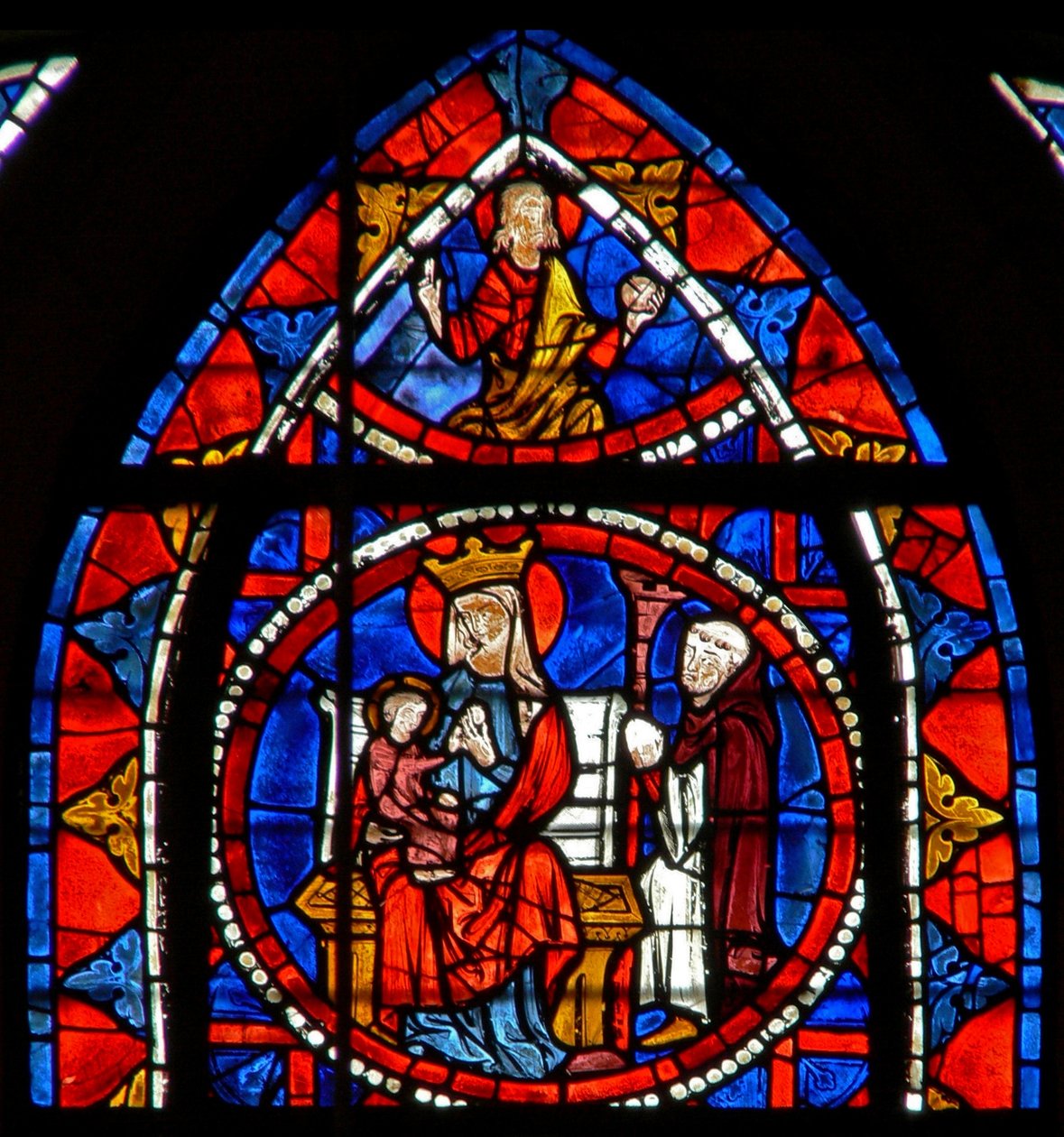 Ruit w109 met de schenker knielt voor de Maagd en het Kind: Christus in glorie door French School