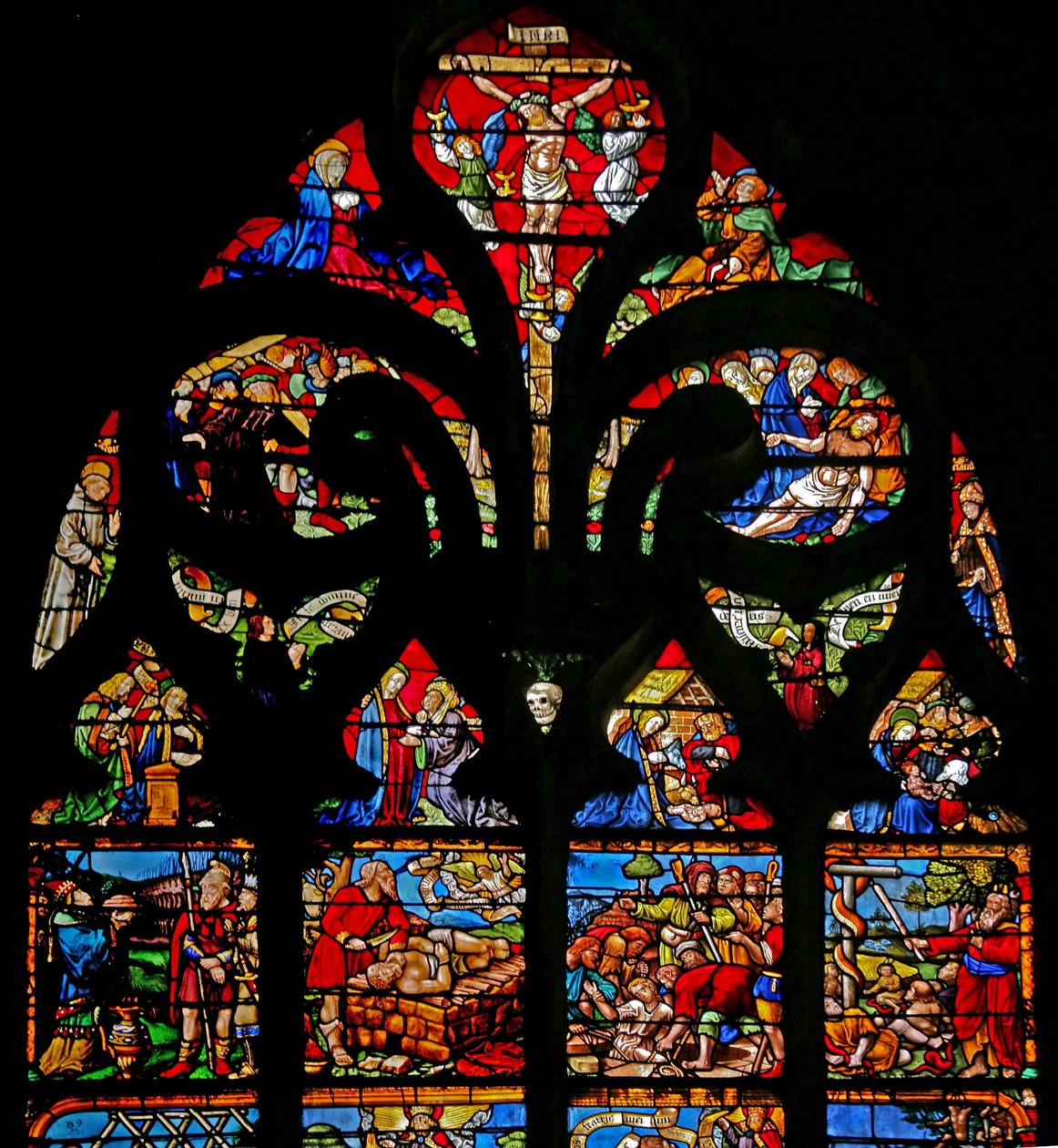Raam w1 met de kruisiging met Maria en Johannes, de Via Crucis, de kruisafneming door French School