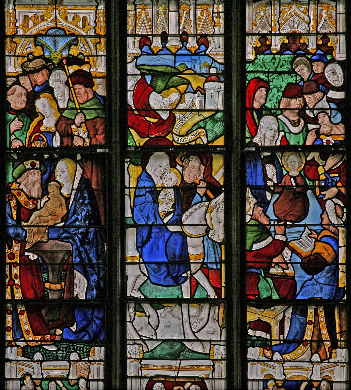 Raam w2 met de Vlucht naar Egypte, In de Tempel met Simeon, Christus met de Dokters in de Tempel door French School