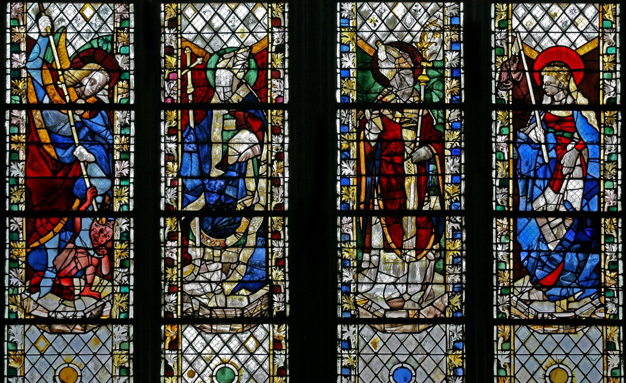Raam w49 met St. Michael, St. Julien, St. Guillaume, St. Genevieve door French School