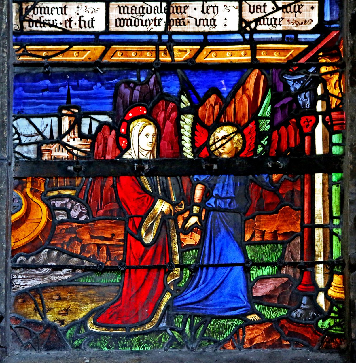 Raam w5 met Maria Magdalena; ze gaat in ballingschap en wordt geleid door een engel door French School