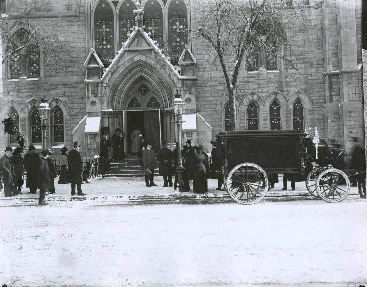 Begrafenis van mevrouw Gilbert, Bloomingdale Gereformeerde Nederlandse Kerk, New York City door G.P. Hall und Sohn