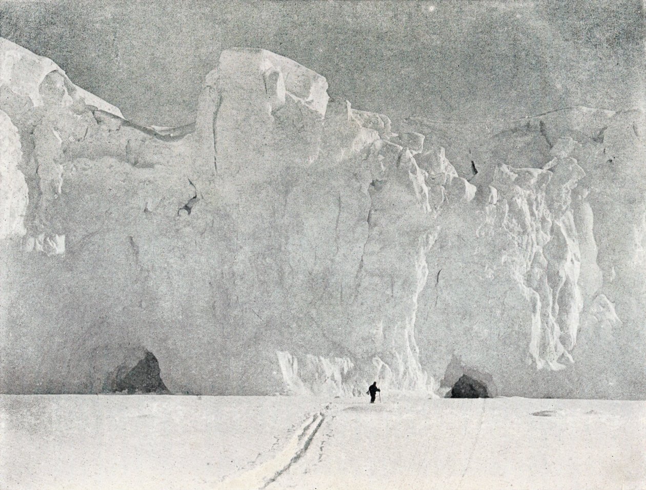 Gezicht op een Gletsjer in Victoria Land, ca. 1911, 1913 door G. Murray Levick