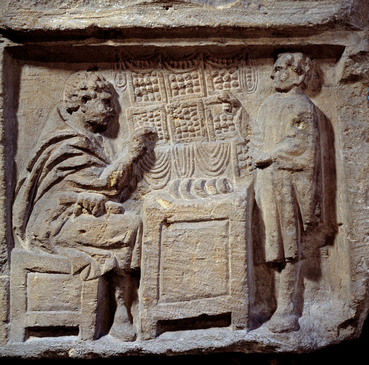 Gallo-Romeinse kunst: een bakkerij. Een klant koopt brood van een bakker door Gallo-Roman Gallo-Roman