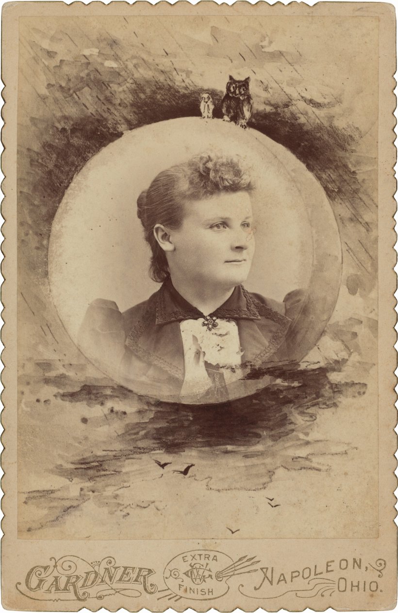 Portret van een vrouw,jaren 1890 (foto) door Gardner Studio