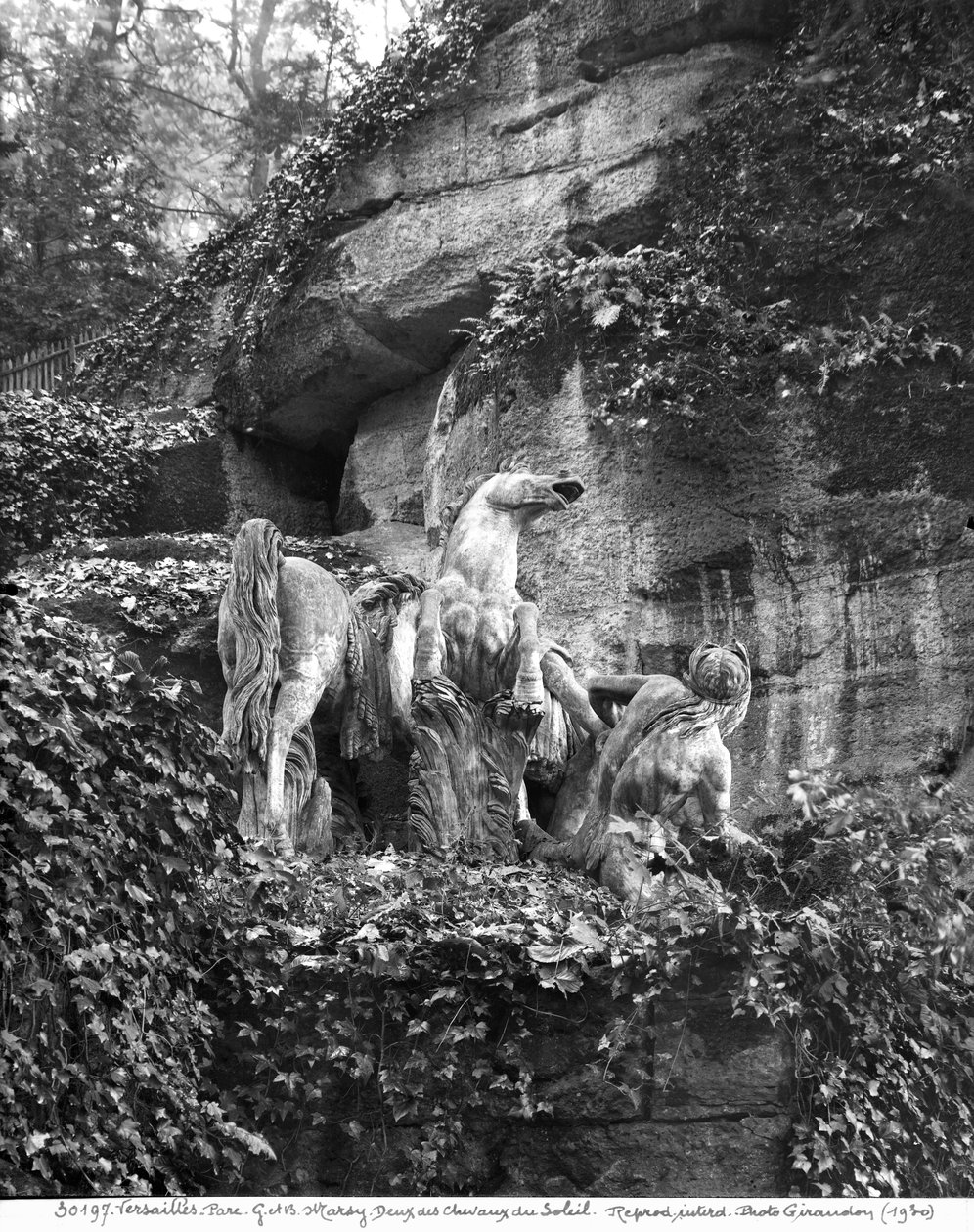 Tritons verzorgen twee paarden van de zon in het bos van de Baden van Apollo, c.1667-72 door Gaspard and Balthazar Marsy