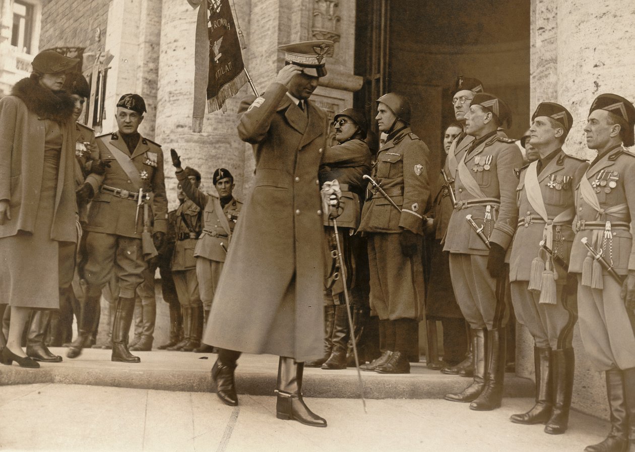 Album MVSN- Zwarthemden: I Principi di Piemonte bezoeken het Moederhuis van de Gehandicapten in Rome door Genovesi Genovesi