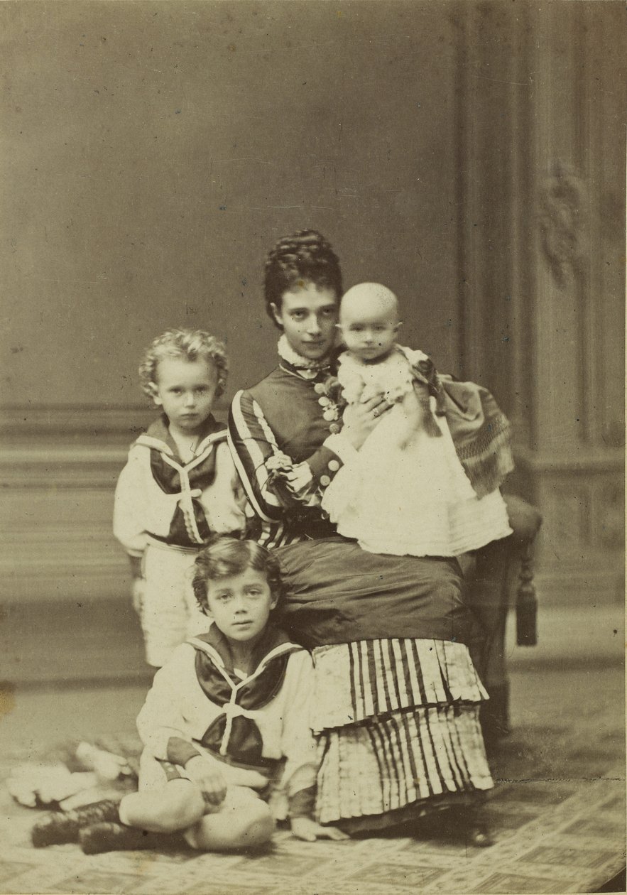 Grootvorstin Maria Fjodorovna met kinderen, Nicholas Alexandrovich, George..., c. 1875 door Georg Emil Hansen