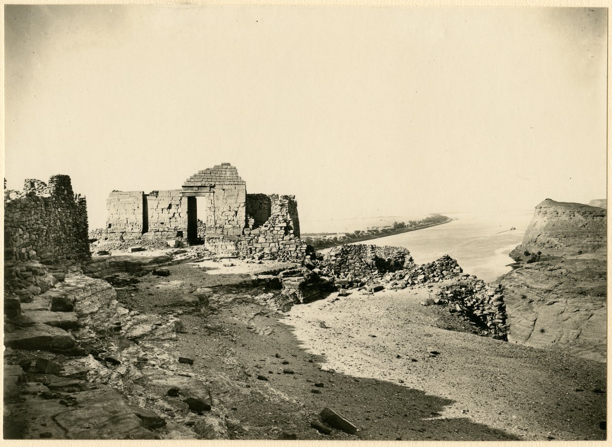 Tempelruïnes, met de Nijl op de achtergrond, Qasr Ibrim, Egypte, foto door Georg Steindorff, ca. 1930 door Georg Steindorff