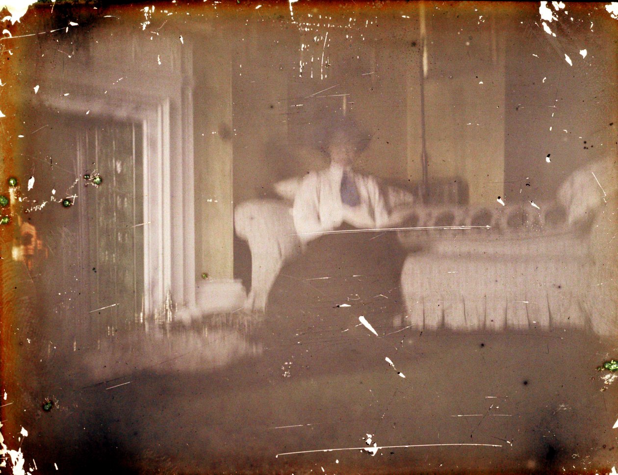 Vrouw zittend op een Bank, ca. 1910 door George Bernard Shaw